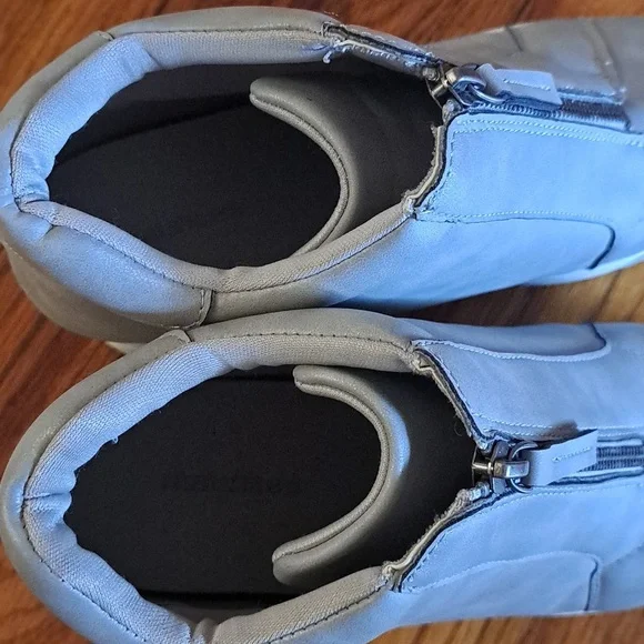 Women size 9 Maurices wedge booties. Gray. - Picture 4 of 7